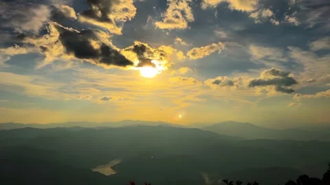 Timelapse: Golden Sunset Over Mountain Range and River in Chinese Landscape 動画素材 336300613
