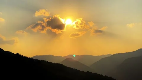 Timelapse of Golden Sunset Over Mountain Range in Sichuan, China Видео 336647304