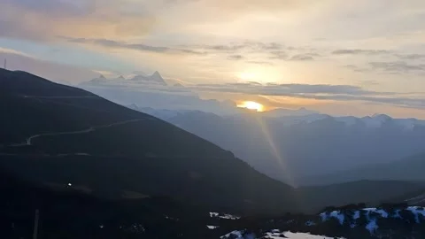 Timelapse of Golden Sunset Over Snow-Capped Himalayan Mountains in Sichuan, 動画素材 336823672