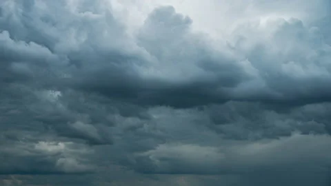 Timelapse Gray Rainy Clouds Float Across the Dark Sky on a Cloudy Day Stockbeeldmateriaal 197510116