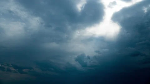 Timelapse Gray Rainy Clouds Float Across the Dark Sky on a Cloudy Day Stockbeeldmateriaal 197533994