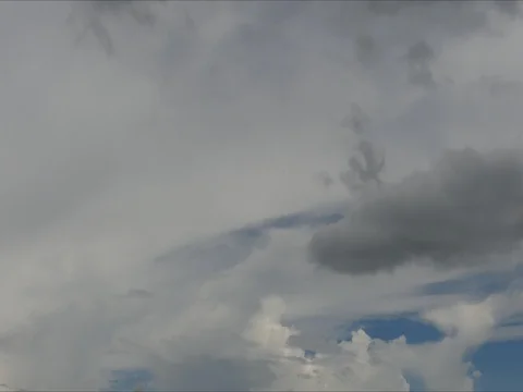 Timelapse of gray winter rain clouds 스톡 동영상 80494986