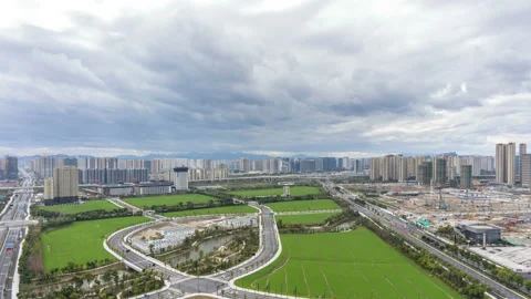 Timelapse of green lawn and cloud in hangzhou qianjiang century city Vidéo 87098269