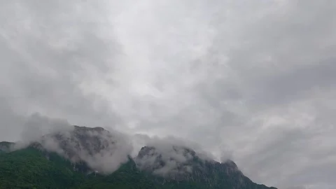 Timelapse: the Grigna summit shrouded in clouds Stock-Footage 243030838