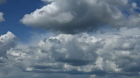 Timelapse of growing cumulus clouds in a summer sky fill the frame Stockbeeldmateriaal 340240215
