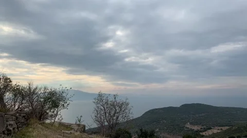 Timelapse of hill looking over Aegean Sea with the island Lesbos in the distance Vidéo 170093272