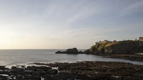 Timelapse of historic castle ruins on cliffs overlooking the sea  動画素材 27552222