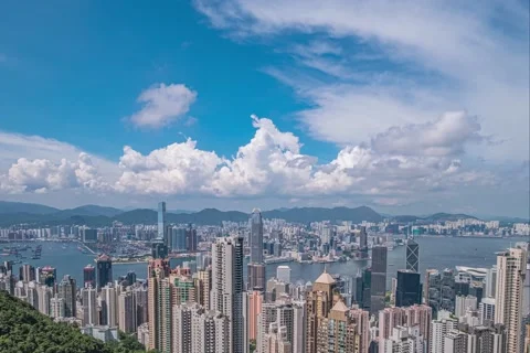 Timelapse of Hong Kong skyline with cloud movement. 库存影片 194001238
