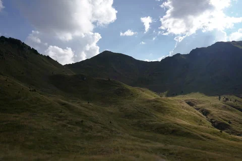 Timelapse of how clouds float over the mountains with the rays of the sun Stockbeeldmateriaal 251071652