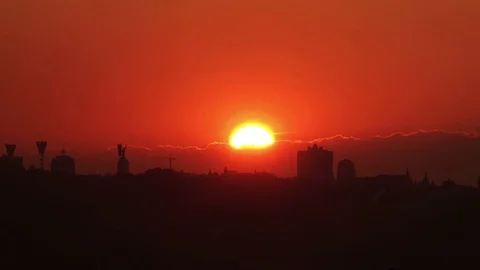 Timelapse of Huge Full Red Sun going to Sunset above the City. 4K Stock Footage 80147277