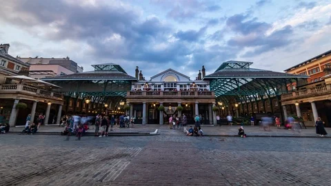 Timelapse hyper zoom view of Covent Garden plaza in London Stock Footage 93023520