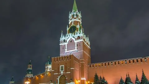 Timelapse hyperlapse of The Saviour (Spasskaya) Tower and the walls of Moscow 库存照片