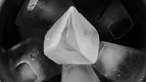 Timelapse ice cubes 動画素材 11556211