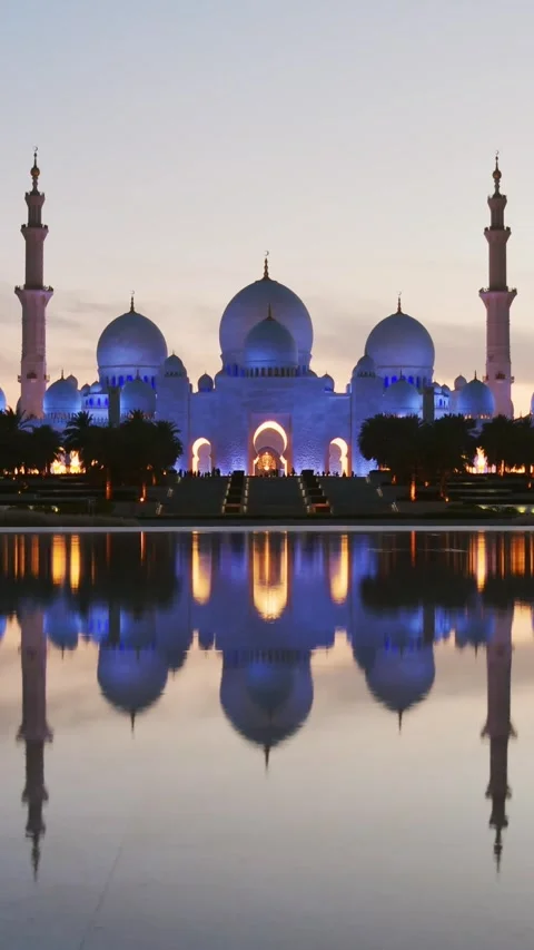Timelapse illuminated stunning Sheikh Zayed Grand Mosque at sunset, Abu Dha.. Stock Footage 309839822