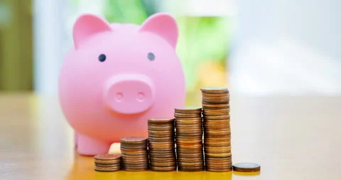 Timelapse income decrease concept 動画素材 168425490