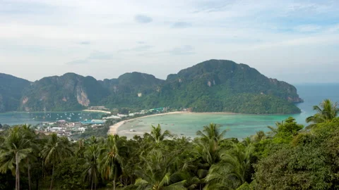 Timelapse Kho Phi Phi, Thailand from overlook 스톡 동영상 228390410