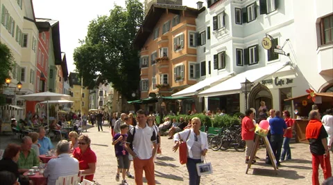 Timelapse of Kitzbühel town centre 스톡 동영상 34861621
