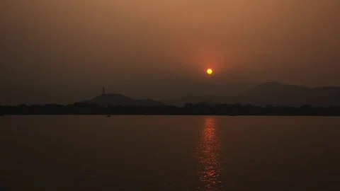 Timelapse of Kunming Lake sunset in Beijing - China Видео 112089729