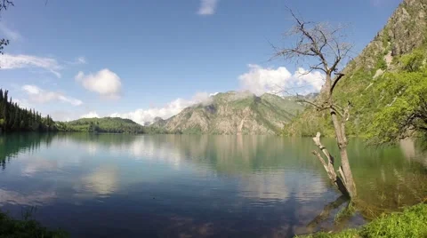 Timelapse of lake with cluds 動画素材 41459489