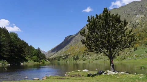 Timelapse lake on Pyrenees 動画素材 63274758