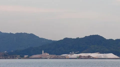 Timelapse landscape of Japan's largest salt hub with a passing cargo ship,4K 库存影片 348229381