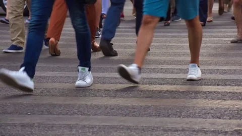 Timelapse of large crowds of pedestrians, commuters, and cars cross the street Stock Footage 77684260