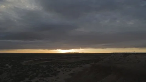 Timelapse of a Late Sunset Over a Desert Landscape HD Video 스톡 동영상 90757084