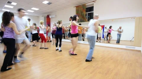 Timelapse. lesson in the studio Latin American dancing. Video stock 7731011