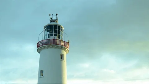 Timelapse Lighthouse with fast moving clouds at sunrise in Loop Head, Ireland. Stock Footage 81197495