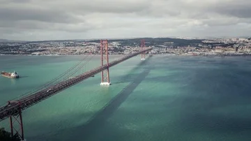 Timelapse of the Lisbon suspension bridge Stock Footage 86160537