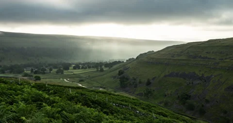 Timelapse of Littondale at sunrise Vídeo Stock 343946525