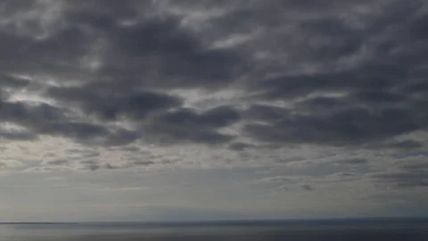 Timelapse of low and high clouds over the sea. Видео 122585709