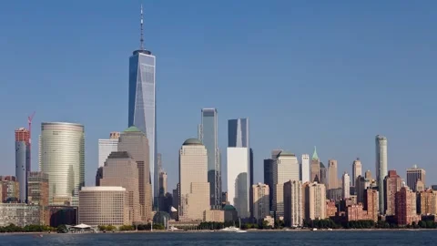 Timelapse of Lower Manhattan skyline over the Hudson River on a sunny day 库存影片 342898017