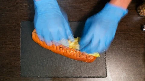 Timelapse Making a hot dog. Stockbeeldmateriaal 120893242