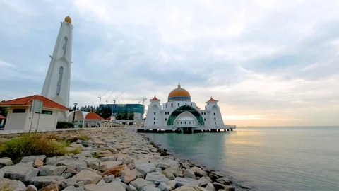 Timelapse of Malacca Straight Mosque 動画素材 121198293