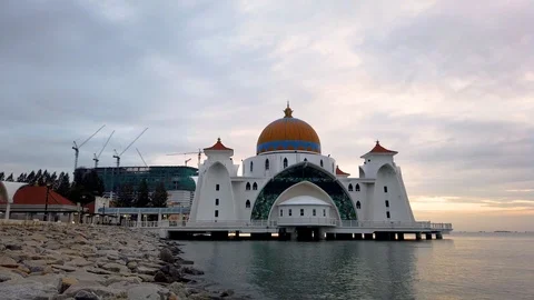 Timelapse of Malacca Straight Mosque 動画素材 121198440