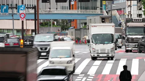 Timelapse of many vehicles rushing through intersection upon green light Stock Footage 188548180