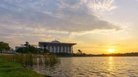 Timelapse Masjid Besi. Stock Footage 61708328
