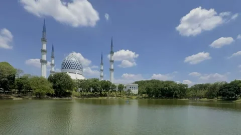 Timelapse of Masjid Sultan Salahuddin Abdul Aziz Shah on sunny day, blue skies Stock Footage 274863912