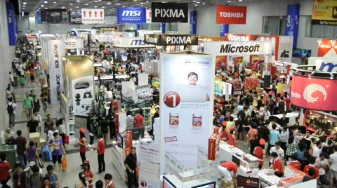 Timelapse for massive crowd in PC Fair 库存影片 800544