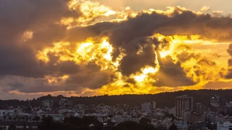 Timelapse of the massive sunset clouds over the Lisbon cityscape. Portugal 스톡 동영상 78517575