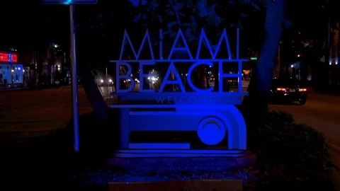 Timelapse MIAMI BEACH WELCOME Sign at night lit up Stock Footage