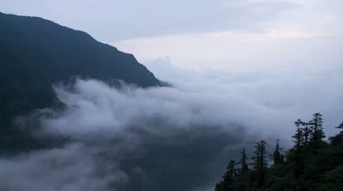 Timelapse of the mist and cloud in Mount Emei 4K Stock-Footage 40762287