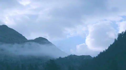 Timelapse mist clearing from mountain pass Видео 25845738