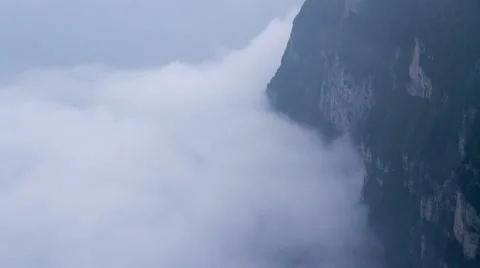 Timelapse of the mist cloud in the Wanfo Peak at Mount Emei, HD Stock-Footage 40738617