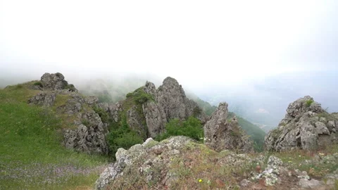 Timelapse of Mist Moving Through Rocky Cliffs 動画素材 311671790