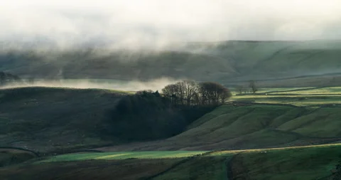 Timelapse of mist rolling on the hills Video stock 296670604