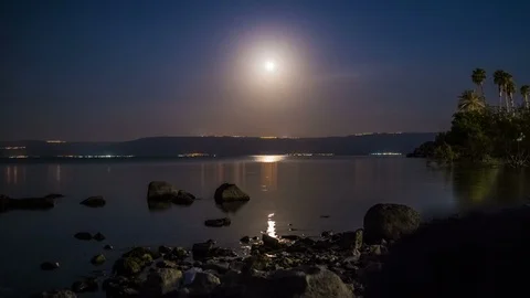 [Timelapse] Moon over a river at night [4k] Stock-Footage 118232765