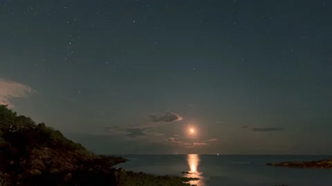 Timelapse: Moonrise at Ogunquit Maine with stars, clouds, reflection on ocean Stock Footage 158599691