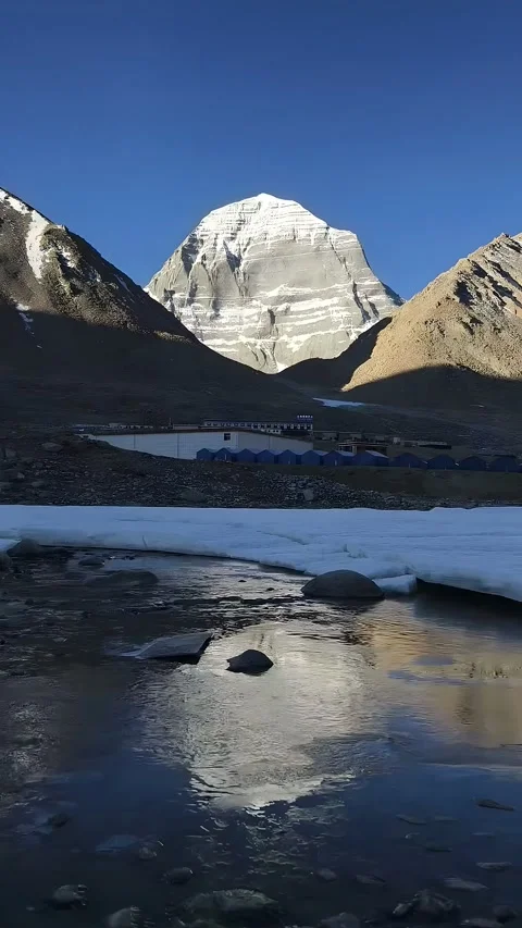 Timelapse of Mount Kailash, Sacred Snow Mountain in Tibet, With Icy River 動画素材 336825783